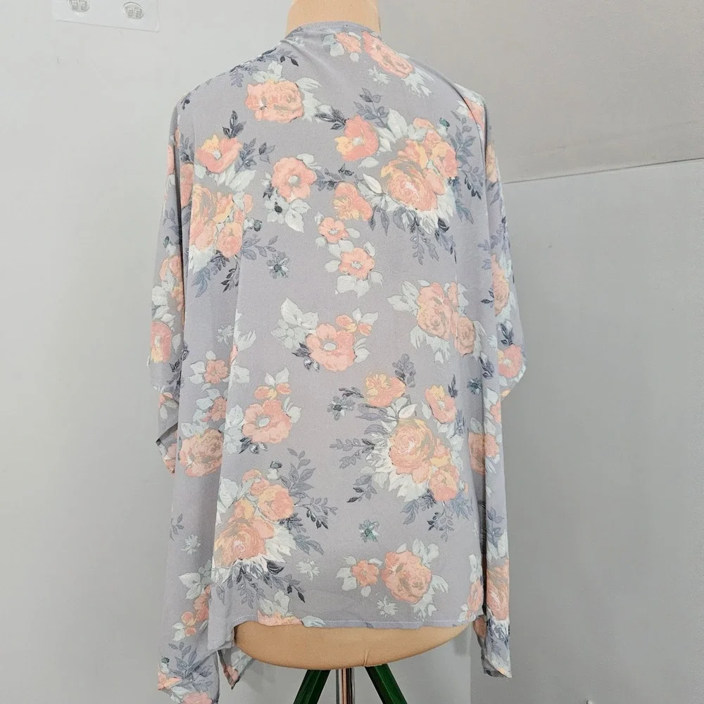 Torrid Womens Grey Floral‎ Chiffon Kimono Cardigan Open Front Wrap Size 1X/2X